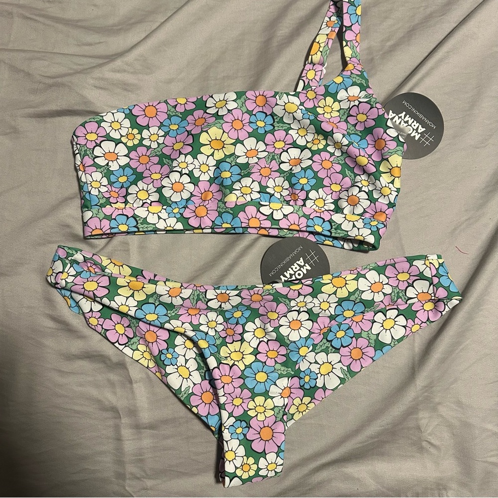 Moana Bikini Floral Design - Picture 1 of 7
